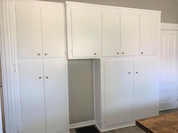 Abundance of Kitchen Cabinets