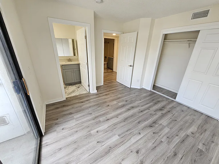 606 N Oxford Ave — Photo 10