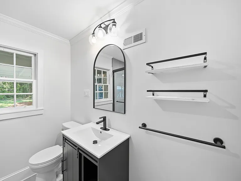 1424 Lyon Ct — Photo 12