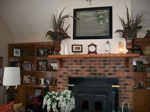 Den w/fireplace/buck stove
