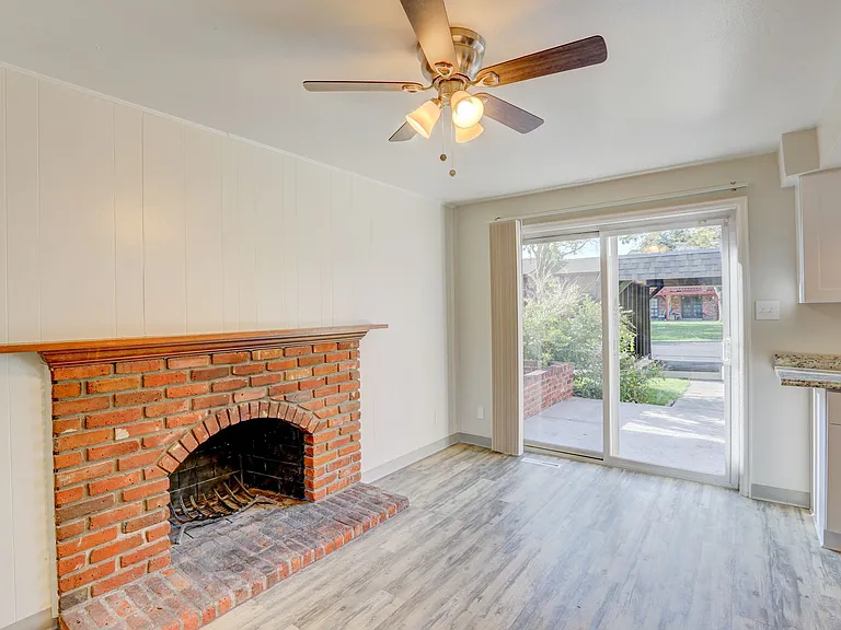 Applewood Crest Townhomes & Apartments — Photo 70