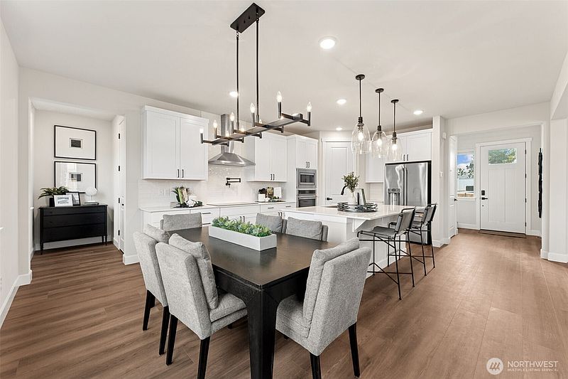 5th image of 2218 Oak Court #2