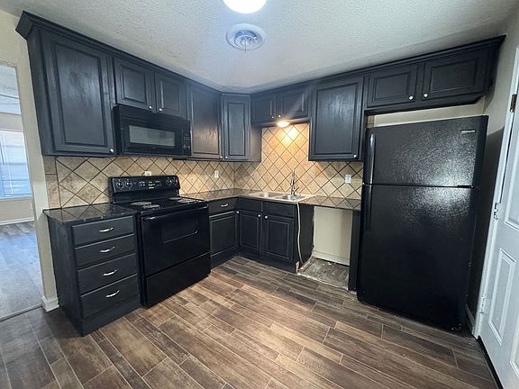 3rd image of 2328 NW 46th St