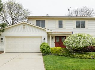 44 Somerset Ln, Buffalo Grove, IL