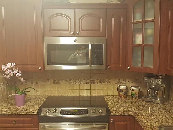5th image of 100 Bayview Dr APT 1818