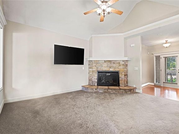 5th image of 1715 NW Hedgewood Dr