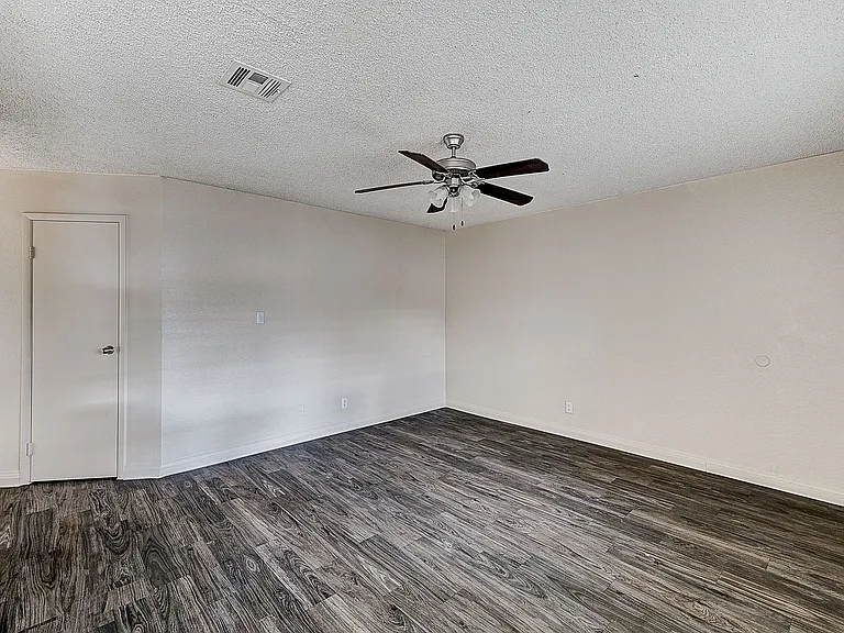 8530 W Sahara Ave11