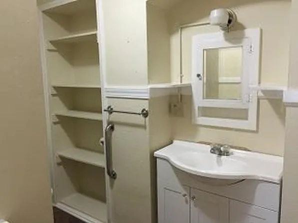 514 S 7th St APT A, Leavenworth, KS 66048