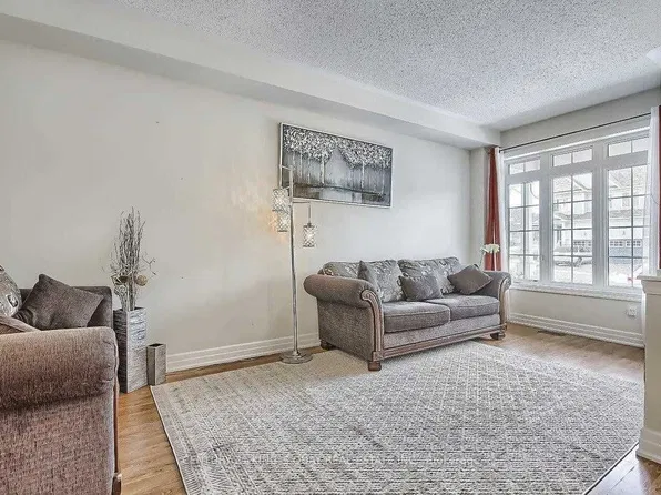 5 Bardawill Ave, Georgina, ON L4P 0E7
