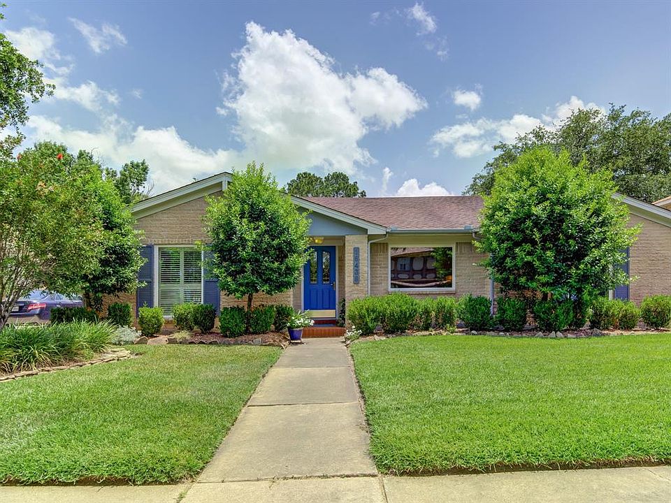 1st image of 16438 Heatherdale Dr