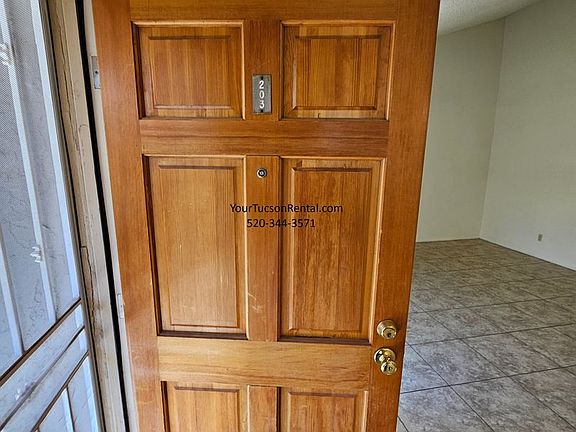 4th image of 806 S Langley Ave Unit 203