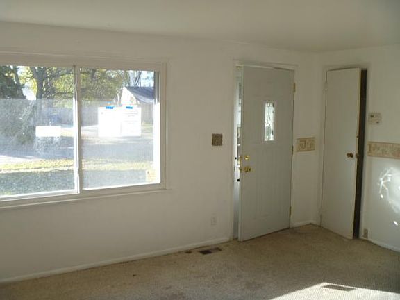 2nd image of 5920 W 41st Pl