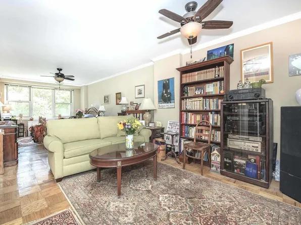 305 E 24th St APT 4K, Manhattan, NY 10010