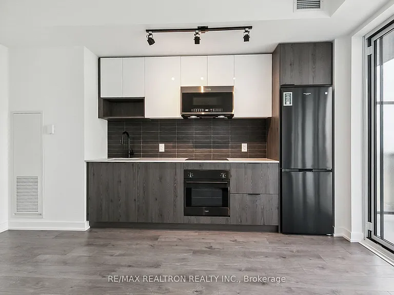 5 Defries St #722 — Photo 4