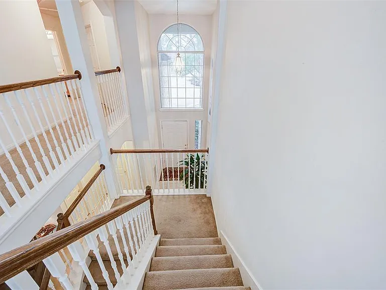 17015 Maricella Cir — Photo 8
