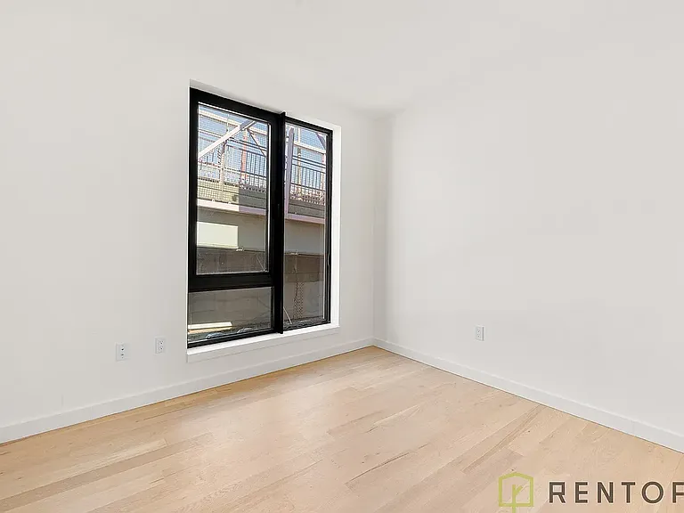 57 S 6th St #5D — Photo 4