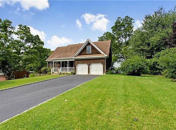 3rd image of 605 Rosewood Dr