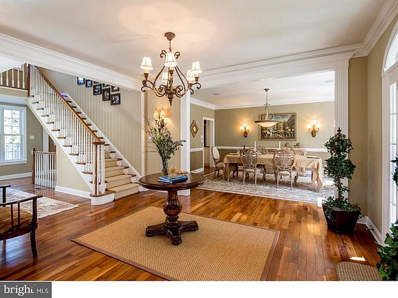 3rd image of 1501 Knobb Hill Ln