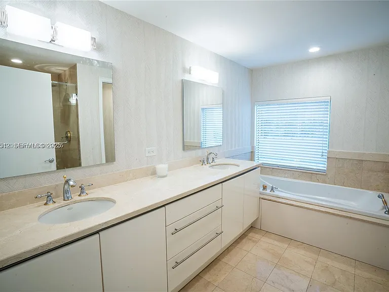 3400 SW 27th Ave #705 — Photo 3