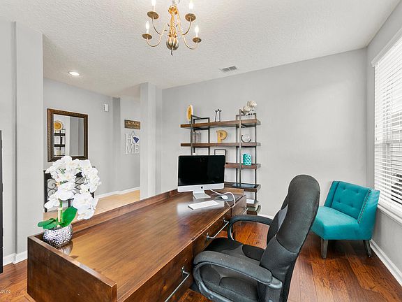 3rd image of 15805 Lexington Park Blvd