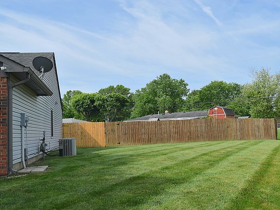 4th image of 220 Park Place Ct