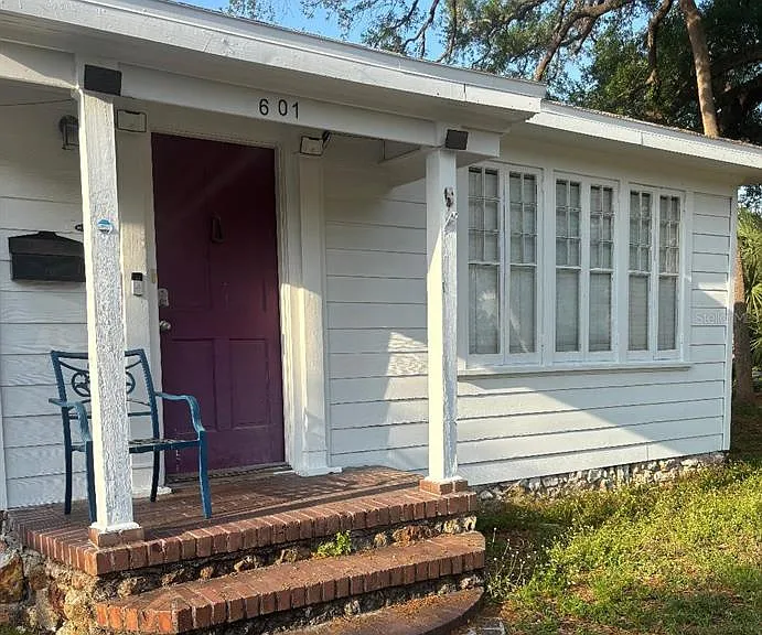2601 W Cleveland St — Photo 2