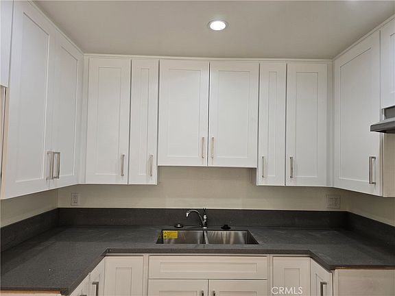 5th image of 330 Cameron Pl #2