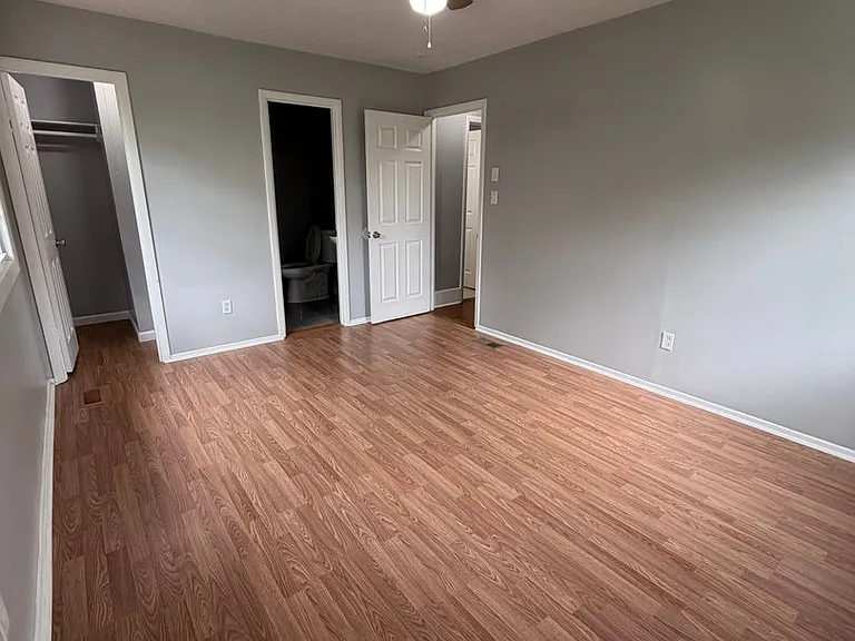 556 Burlington Ct — Photo 13