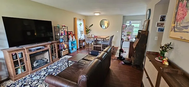 617 Burbank Ct — Photo 5