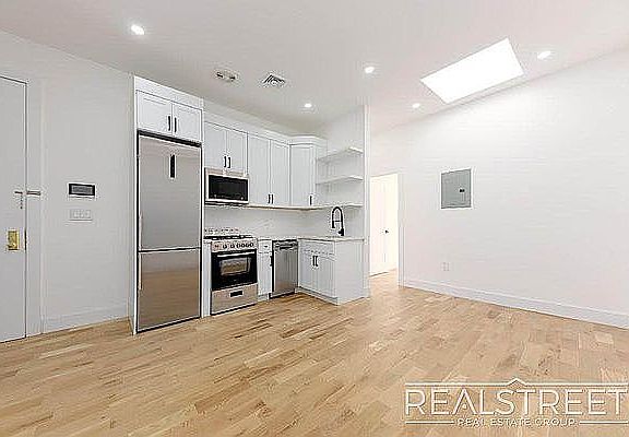 2nd image of 346 Chauncey St Floor 3