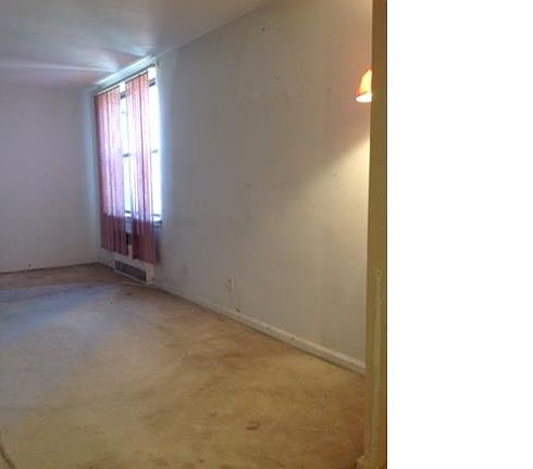 4th image of 3535 Kings College Pl APT 5F