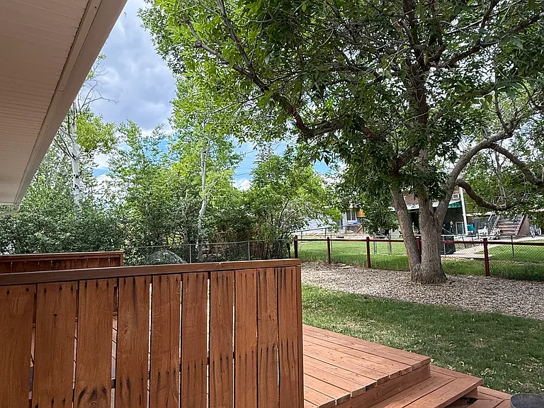 Daphne Dr — Photo 12