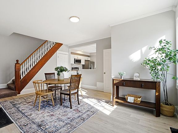 5th image of 3244 Glenmore Ave