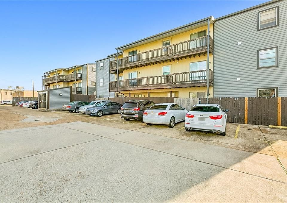1st image of 2301 Edenborn Ave APT 206
