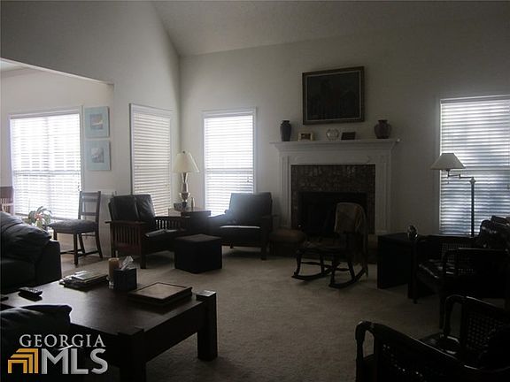 2nd image of 1221 Fox Creek Dr