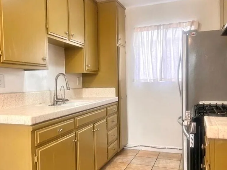 1332 Engracia Ave — Photo 3