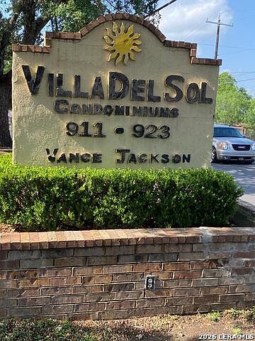 1st image of 911 Vance Jackson Rd S