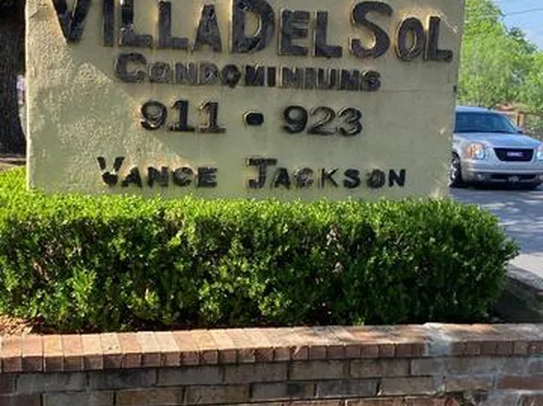 911 Vance Jackson Rd S, San Antonio, TX 78201