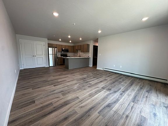 4th image of 206 E Express Way #6