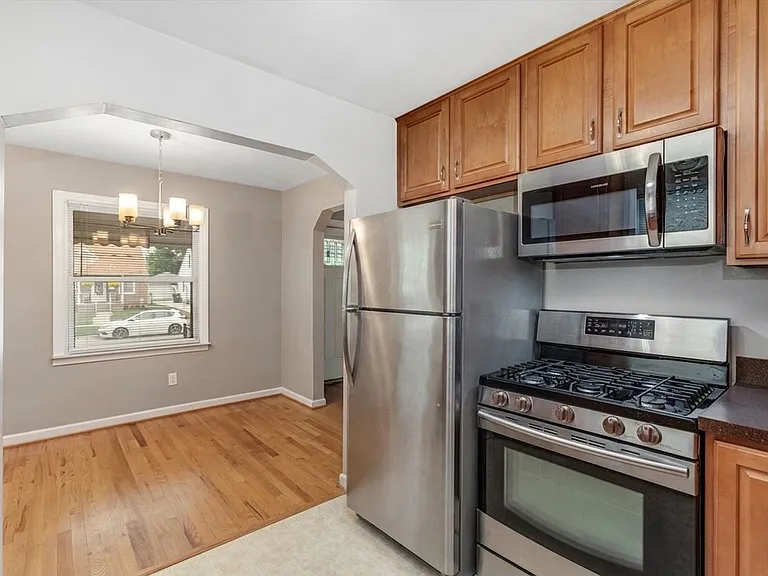 912 N Edison Ave — Photo 2