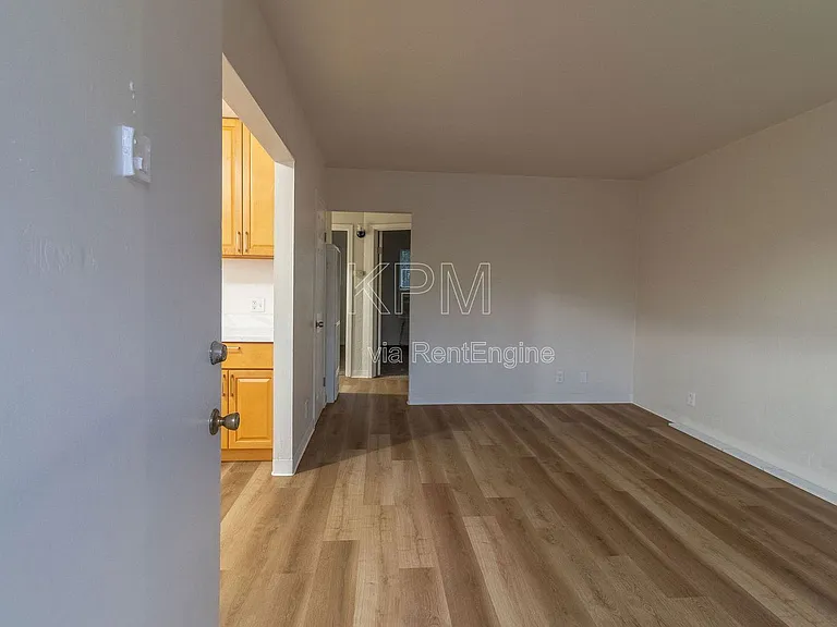 3814 N California St #6 — Photo 2