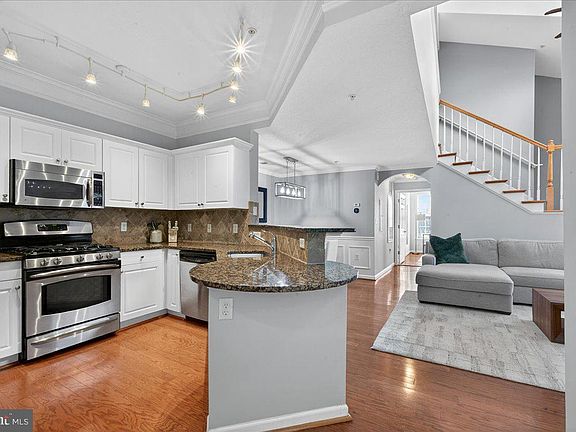 4th image of 502 Sunset View Ter SE Unit 303