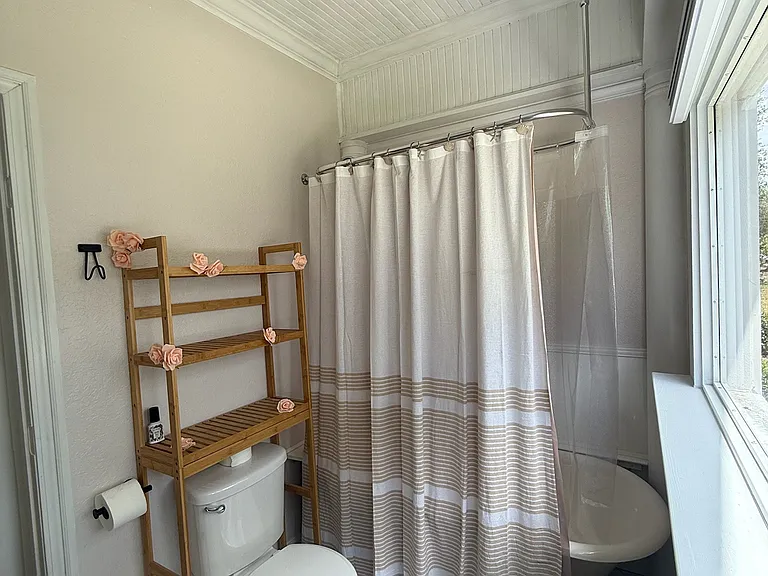 1409 E Gore St — Photo 12
