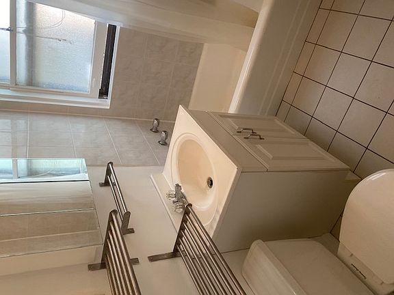 3rd image of 534 Hinman Ave #W2