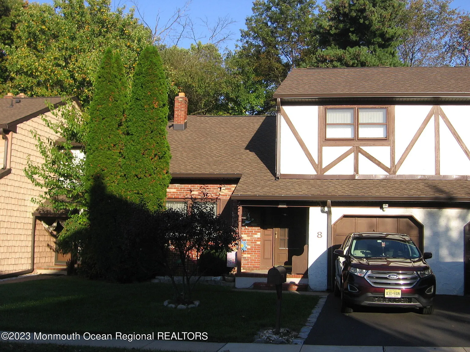 8 Winsor Court photo 1