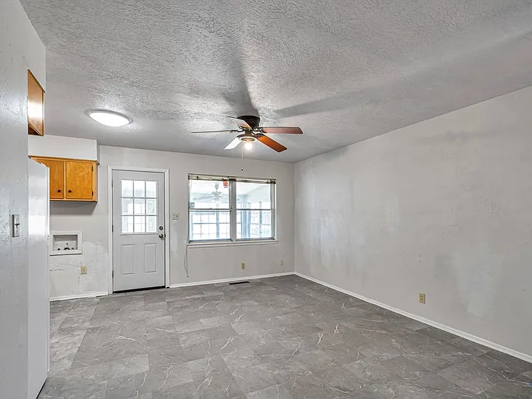 1311 E 52nd St #1 — Photo 5