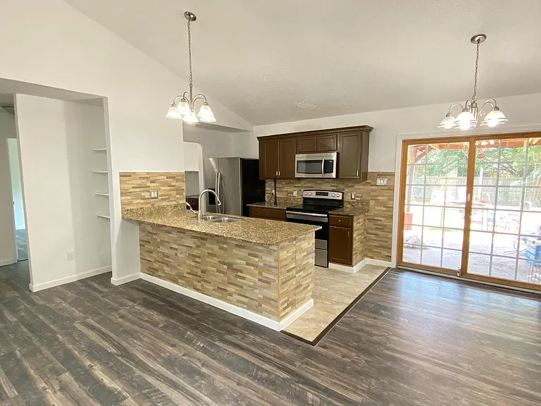 3728 Flintwood Trl — Photo 10