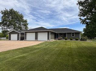 22220 66th Ave N, Port Byron, IL 61275