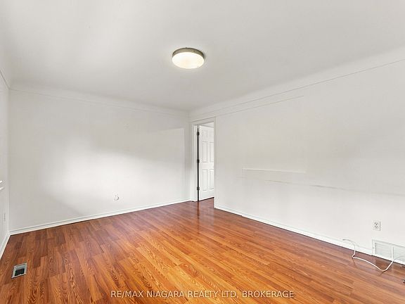 5th image of 29 Glengarry Rd