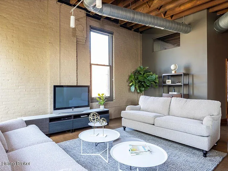 309 E Market St #313 — Photo 4